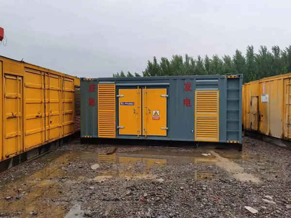 张家川柴油发电机如何判断干式空气滤清器是否需要更换？